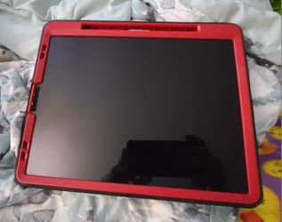 iPad
Pro 12.9-inch (5th generation) with Wi-Fi + Cellular
connectivity