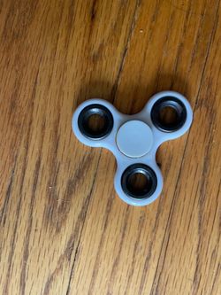 Classic Fidget Spinner - White & Black Pre-owned, in good working condition. Spins smoothly.