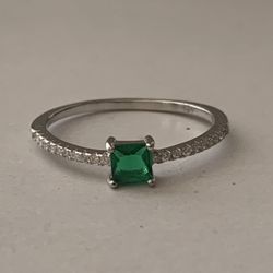 Sterling Silver Green Zirconia Ring- Size 8