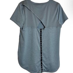 NWOT - Under Armour Women's shirt w/ open back, Size Medium **best offer, not free**