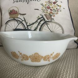 Vintage Pyrex Butterfly Gold Cinderella Bowl
