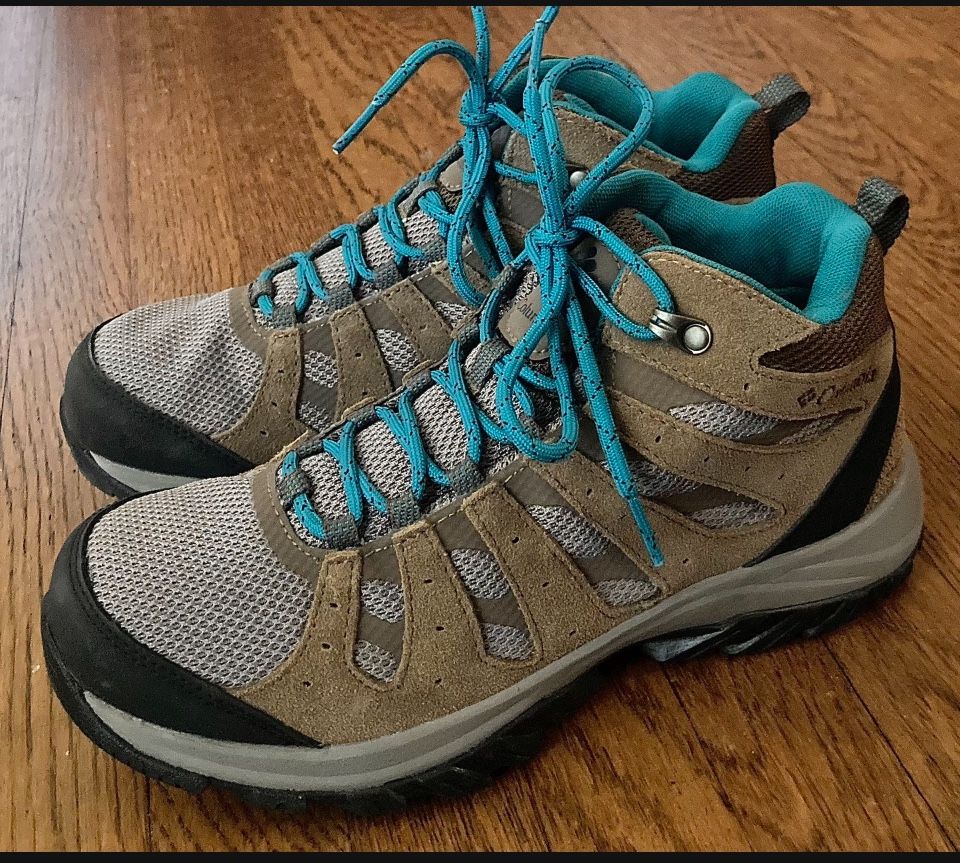WOMENS COLUMBIA HIKING BOOTS