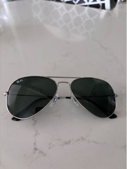 Ray-Ban Aviator – Classic Black Lenses