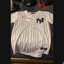 Aaron Judge #99 Jersey New York Yankees MLB Baseball  Kids Size Large 14-16 Jersey Nike Engineered New With Tags 