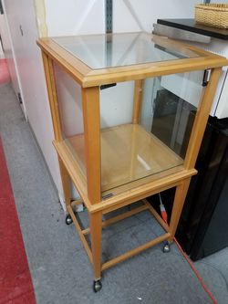Small show case