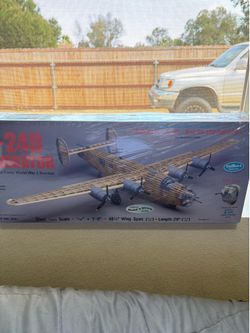 Guilows 1/28 b24 liberator model kit