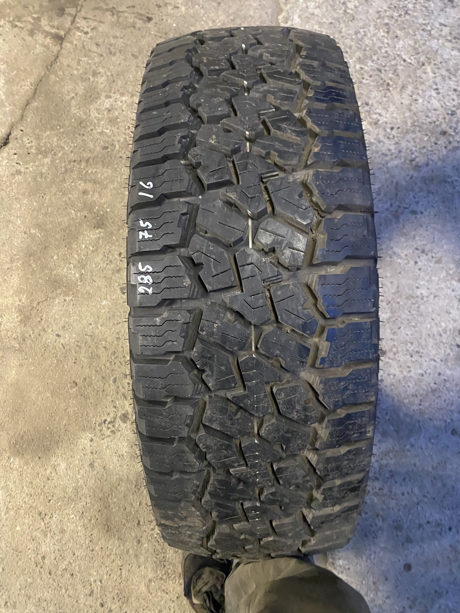 One Tire LT 285 75 16