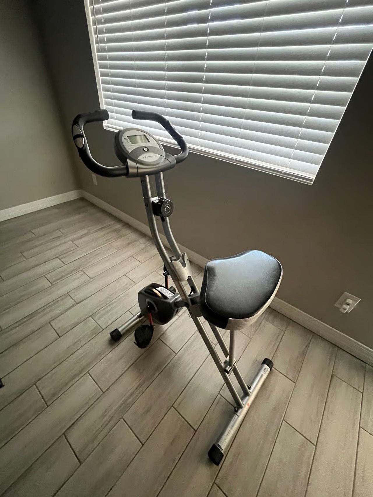 Exerpeutic Folding Exercise Bike, 8 Levels of Resistance Stationary Bike