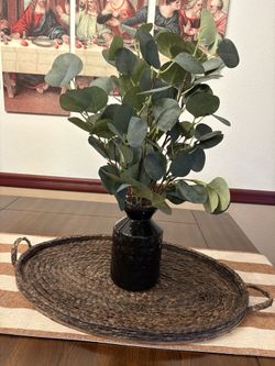 Decor tray and floral vase
