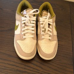 Dunks (low) Olive W/ White 