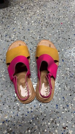Sorel Sandals size 6