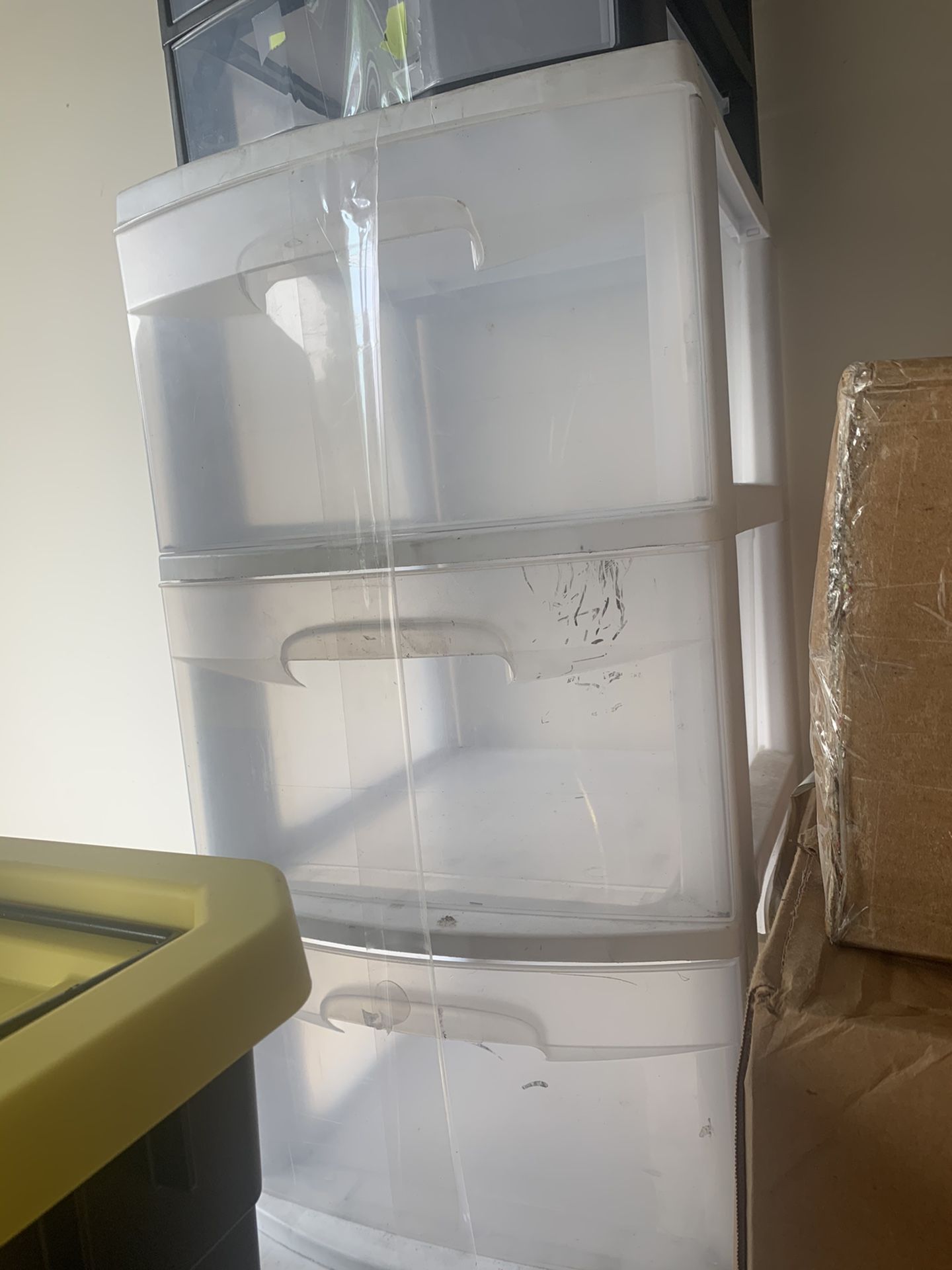 6 Clear/white Storage Containers