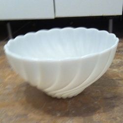 Vintage Hazel Atlas Milk Glass Alpine Swirl White Spiral Serving Punch Bowl. 