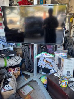 Samsung flat screen 40in. TV works great with outdoor stand