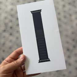 Apple Watch 49mm Black Black Titanium Alpine Loop