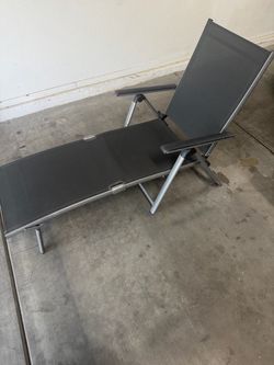 Folding Outdoor Lounge Chair