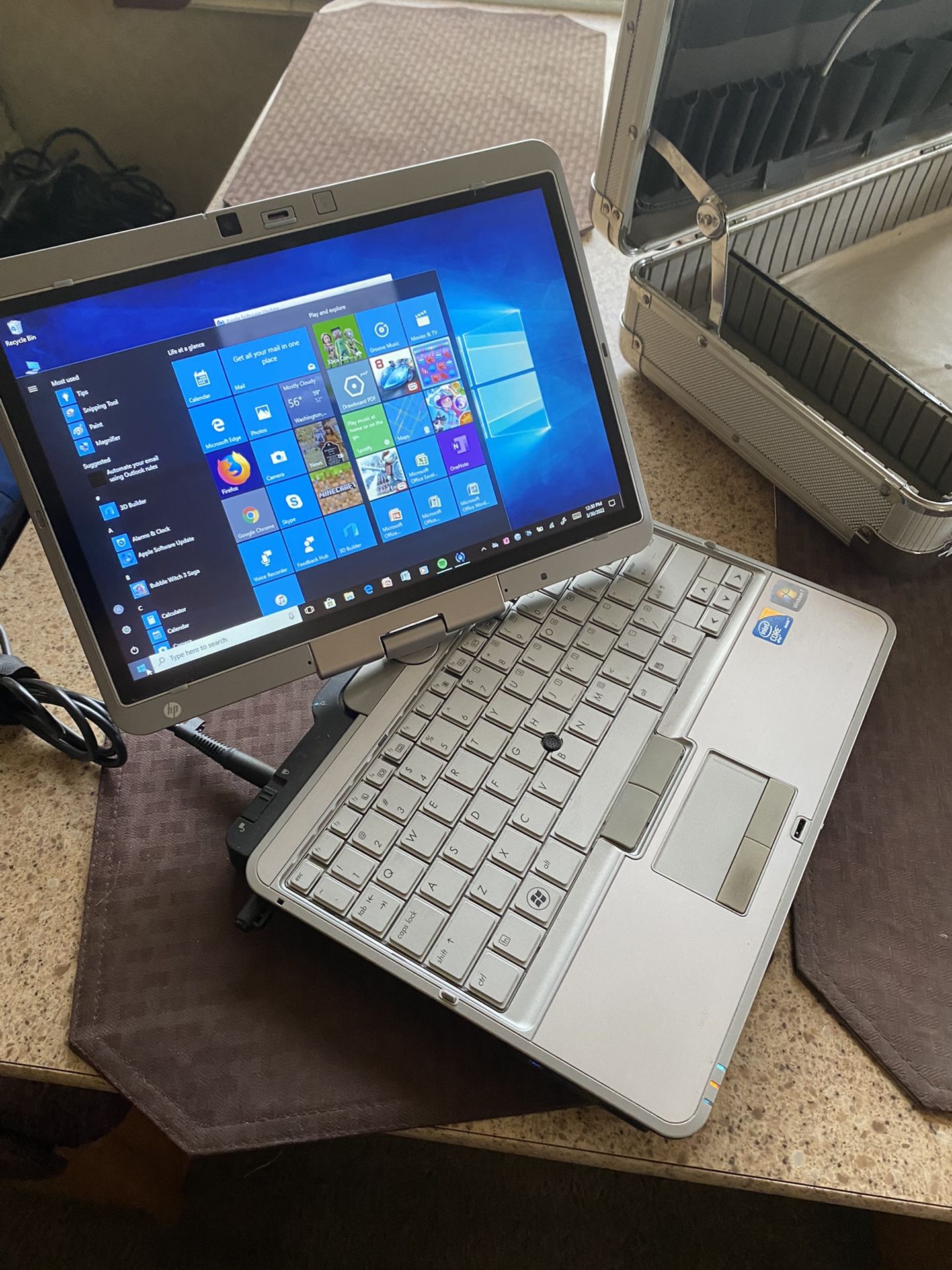 Like New Hp Elite Book Tablet And Pen Windows  10  Intel I-5 duel  Core Bluetooth Metal Case Good battery Ac Adapter 