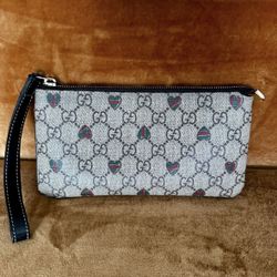 Authentic Gucci — GG Hearts Wristlet 