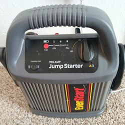 Jump Starter "Everstart 700 Amp"