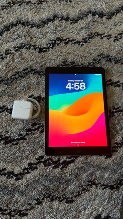 Apple iPad 6th Generation 32GB – Excellent Condition