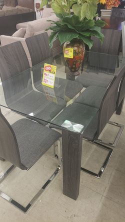 Table with 6 chairs