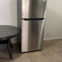 Frigidaire Refrigerator 