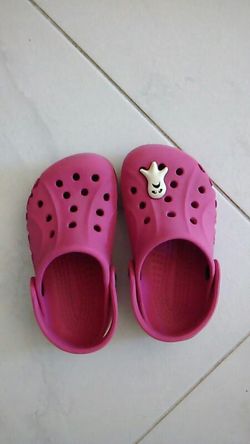 Girls crocs