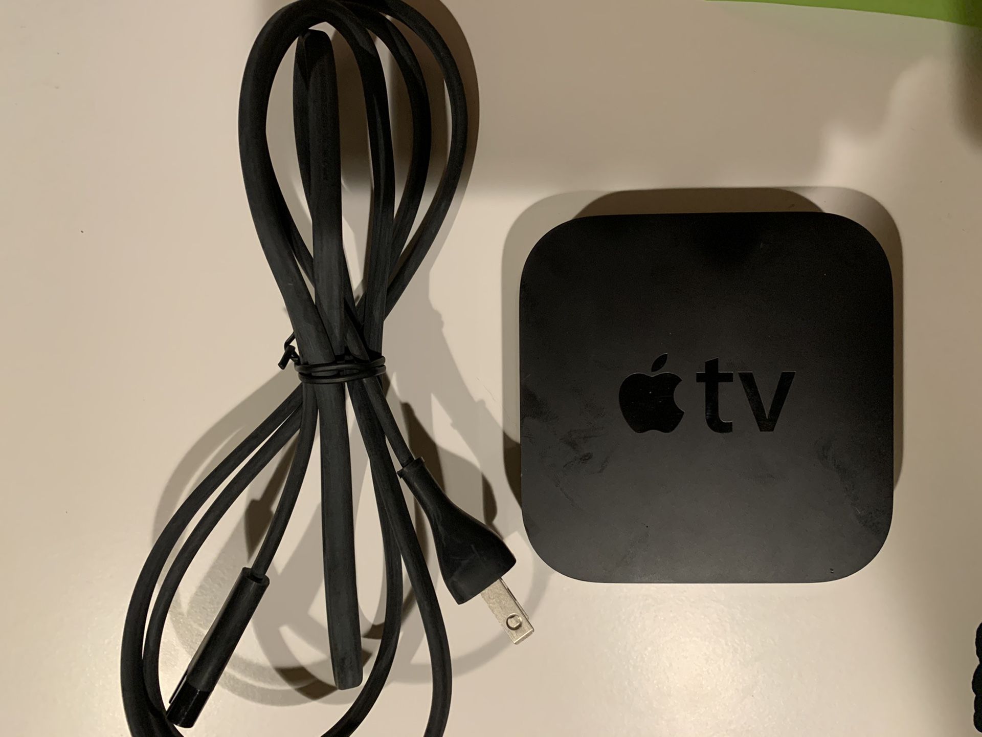 Apple TV (3rd Generation) 8GB HD Media Streamer - A1469