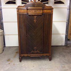 Antique chiffarobe