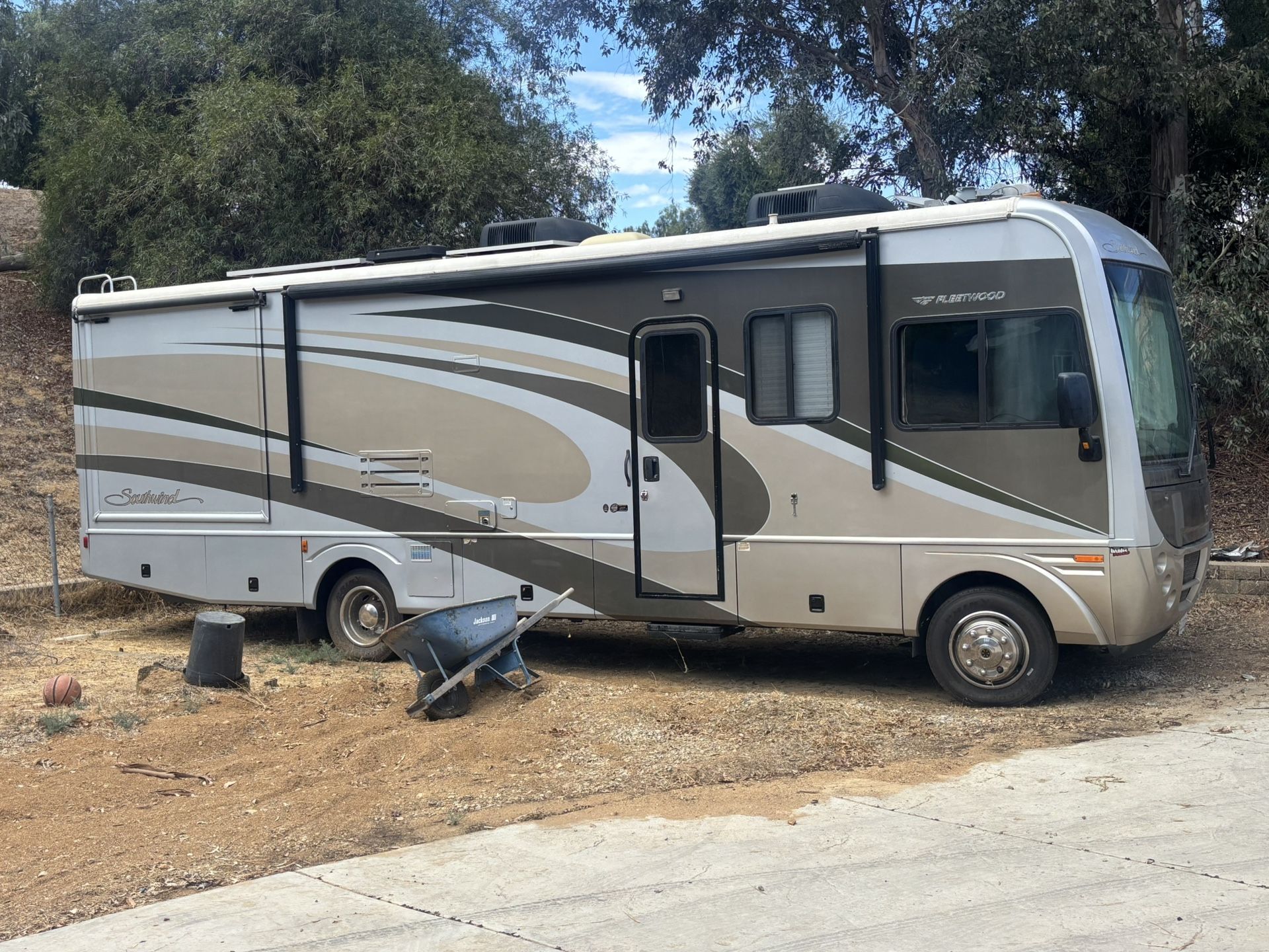 2006 Fleetwood Southwind – 34ft – Workhorse 8.1L with Allison Transmission