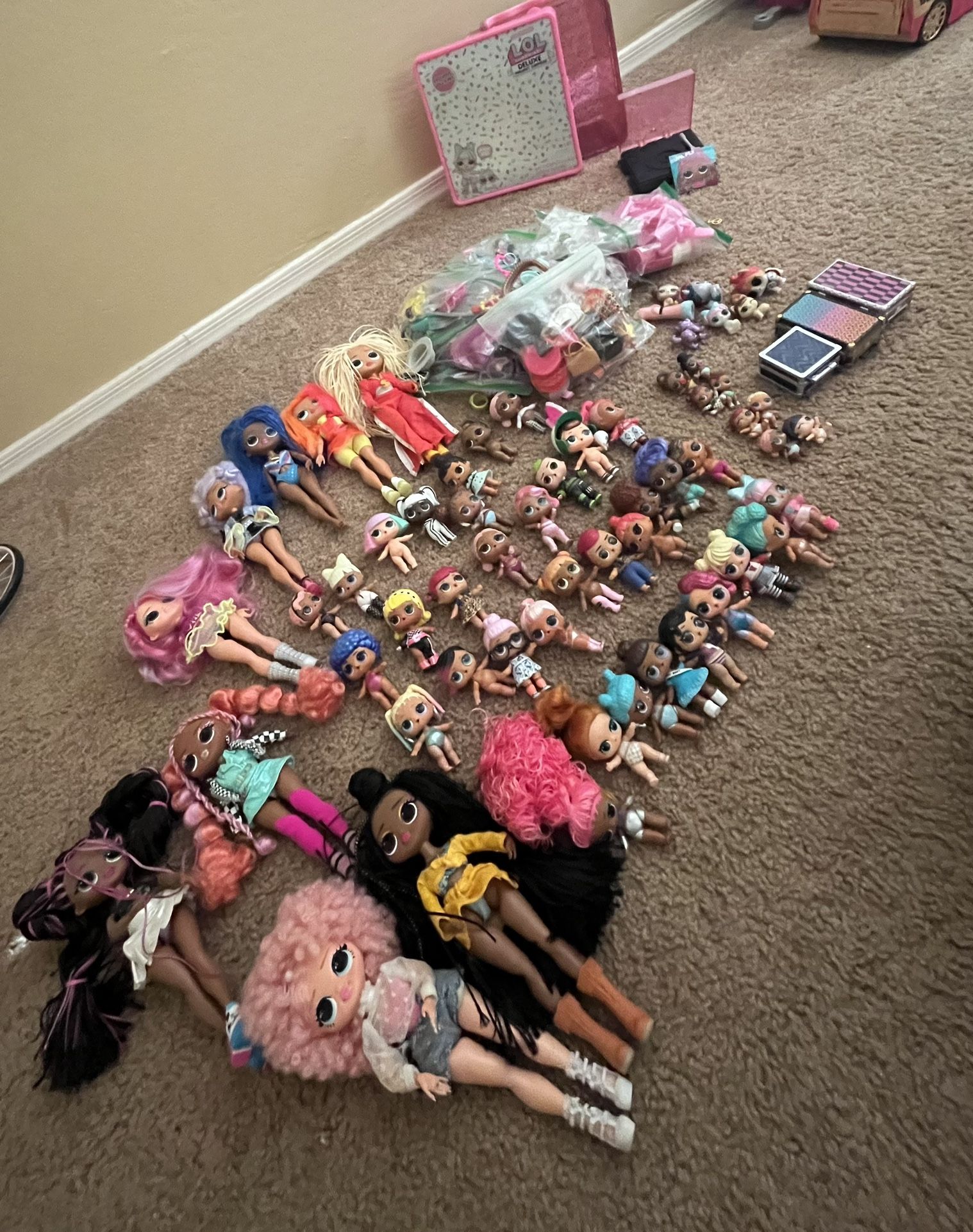 LOL/OMG Dolls
