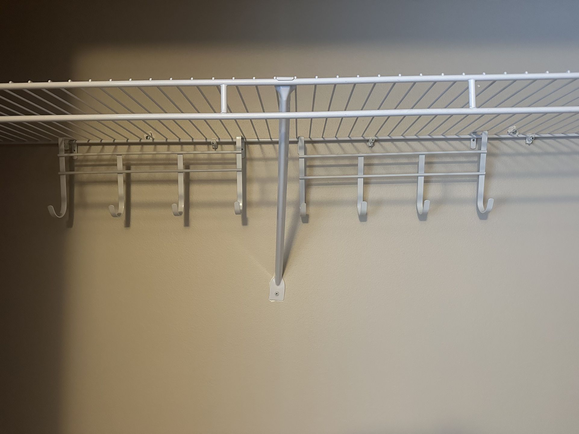 👕 Pair of over the door metal hangers with 4 hooks and pair of single hook plastic hangers. ALL FOR $15 PU near Kennewick Walmart