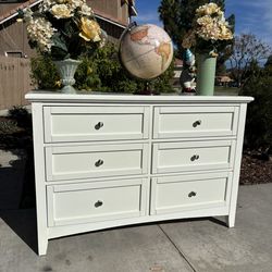 White Bassett Solid Wood 6 Drawer Dresser Chest of Drawers Furniture Great Condition