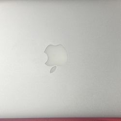 Apple MacBook Air 11” – Excellent Condition + Charger