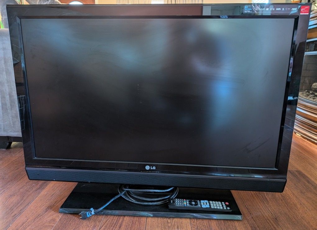 LG HDTV - 42 inch LCD Widescreen