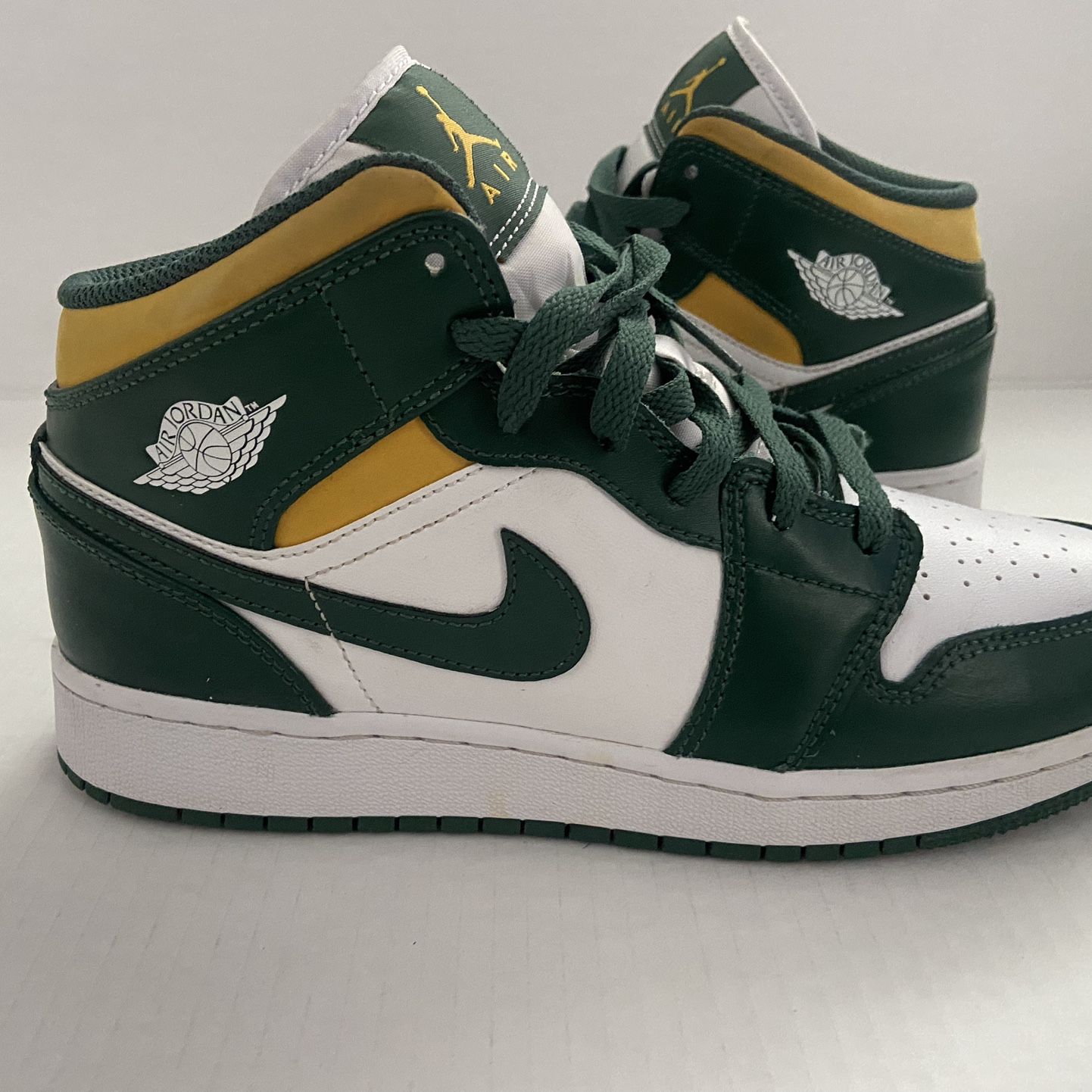 Jordan 1 Mid sonics 