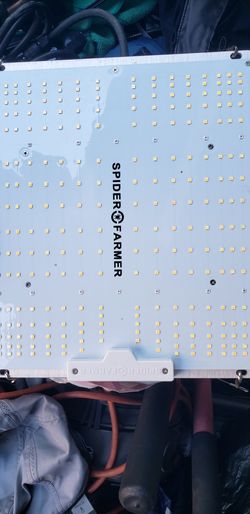 SPIDER FARMER LED LIGHT