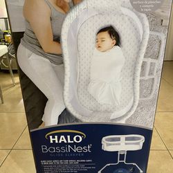 Brand new HALO Bassinest Glide Sleeper, Baby Bassinet, Plume