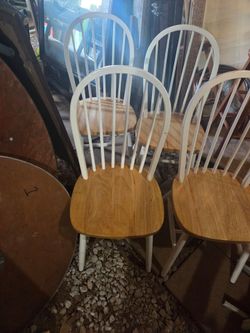 Chais 4 Windsor Style Dining Chairs $20 ea