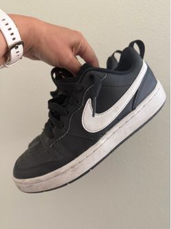 Kids Nike Shoes, size US 5Y