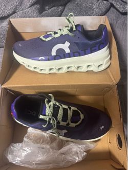 Men’s Oncloud Shoes Size 10