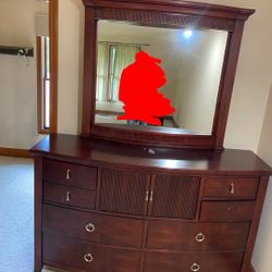 Dresser set