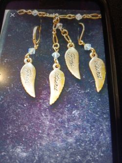 Winged necklace and earring set