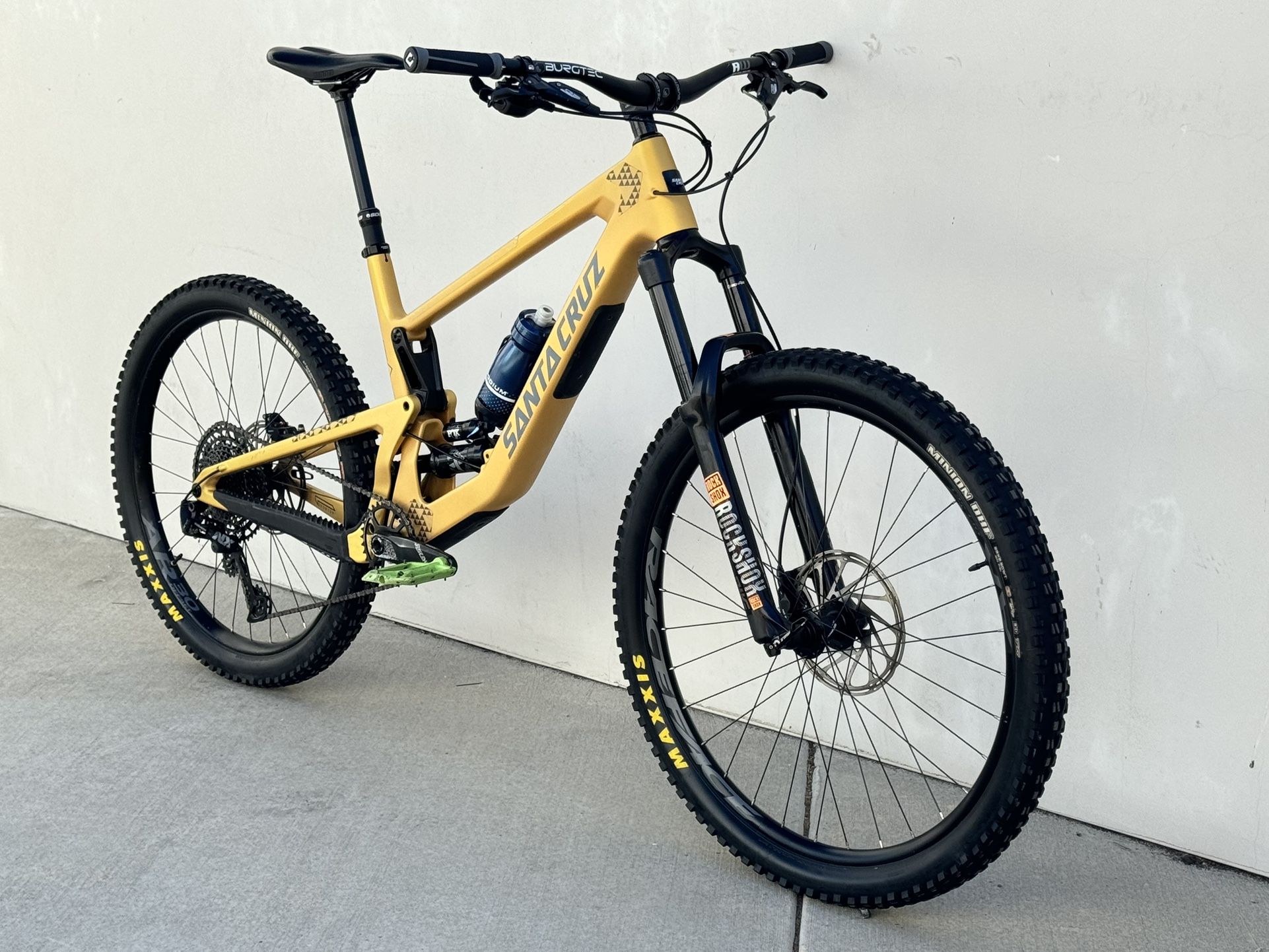2023 Santa Cruz Bronson C Carbon Mullet MX (29*27.5) Full Suspension Mountain Bike. Extra Large (XL). SRAM NX EAGLE 12sp.