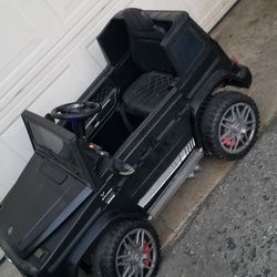 MERCEDEZ Jeep. PEDAL Operated With Radio. Charger Included.
