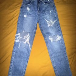 Women’s Distressed Jeans 