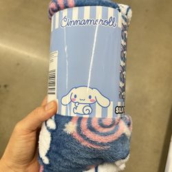 NWT Cinnamon roll silk touch throw blanket 
