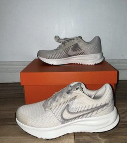 Nike Women's White and Cream Trainers