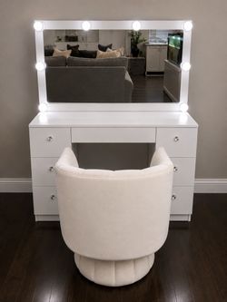 White Hollywood Vanity Set