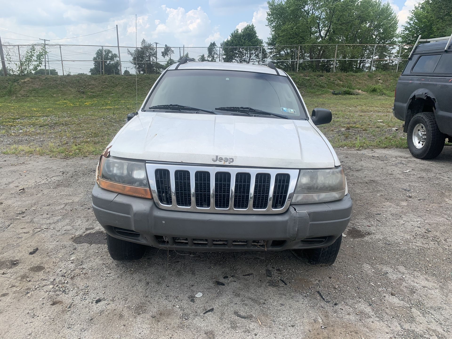 Parting out 2002 Jeep Grand Cherokee Laredo 4x4